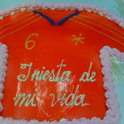 Tarta con forma de camiseta de fútbol